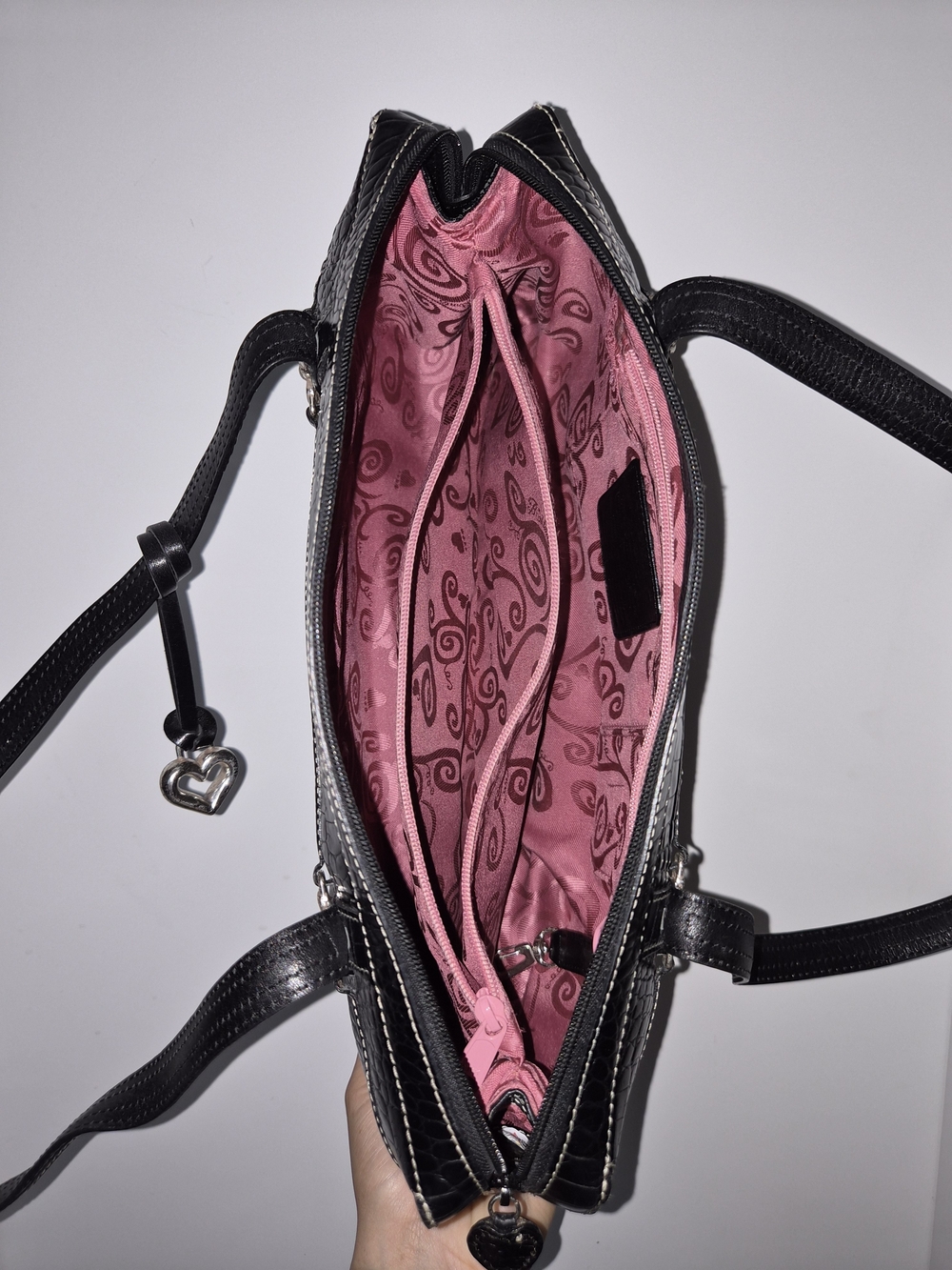 Black Heart-Detail Croc-Embossed Women’s Handbag - Picture 8 of 10